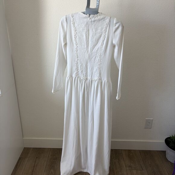 LDS Mormon Long White Temple Dress by California Dynasty Sz XS Floral Detail - Picture 4 of 8
